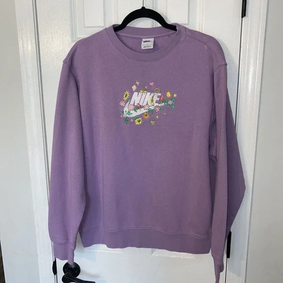 Floral embroidered nike discount sweatshirt